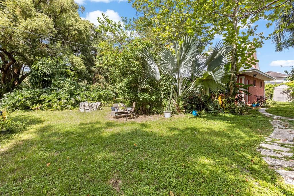 合同活跃: $480,000 (1 贝兹, 1 浴室, 880 平方英尺)