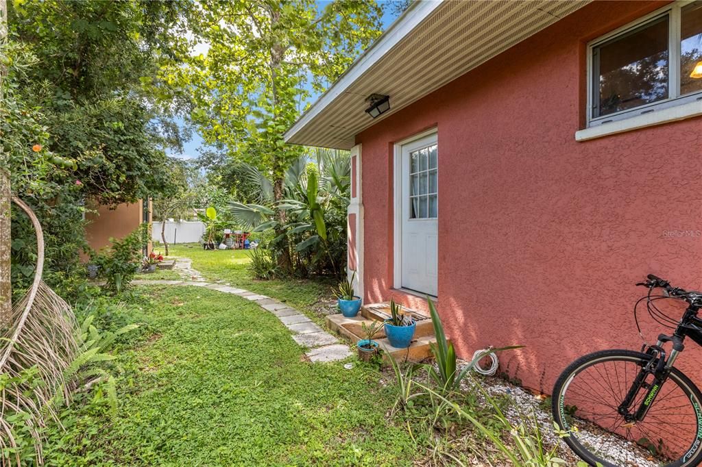 合同活跃: $480,000 (1 贝兹, 1 浴室, 880 平方英尺)