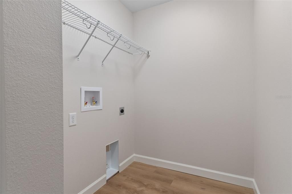 For Sale: $274,900 (3 beds, 2 baths, 1462 Square Feet)