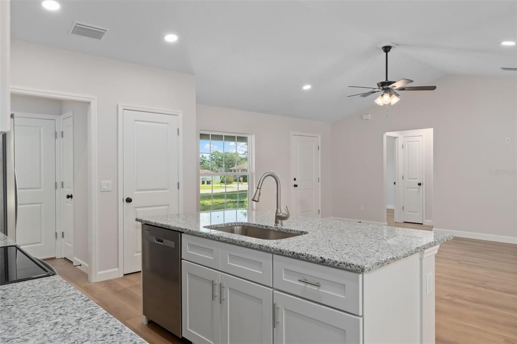 For Sale: $274,900 (3 beds, 2 baths, 1462 Square Feet)