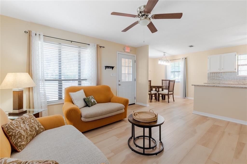 待售: $589,000 (4 贝兹, 3 浴室, 1468 平方英尺)