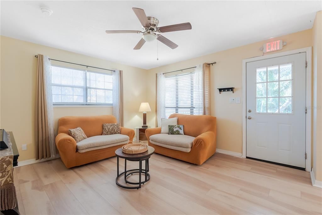 待售: $589,000 (4 贝兹, 3 浴室, 1468 平方英尺)