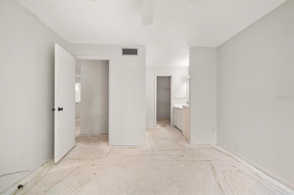 Active With Contract: $149,000 (2 beds, 2 baths, 1045 Square Feet)