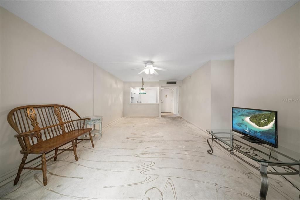 Active With Contract: $149,000 (2 beds, 2 baths, 1045 Square Feet)