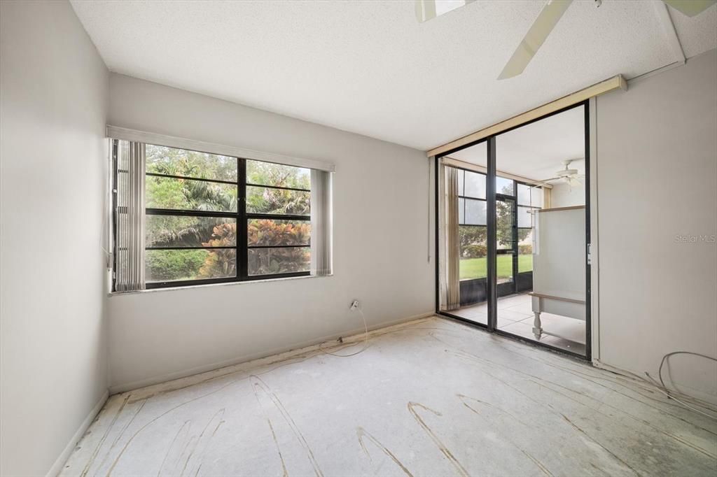 Active With Contract: $149,000 (2 beds, 2 baths, 1045 Square Feet)