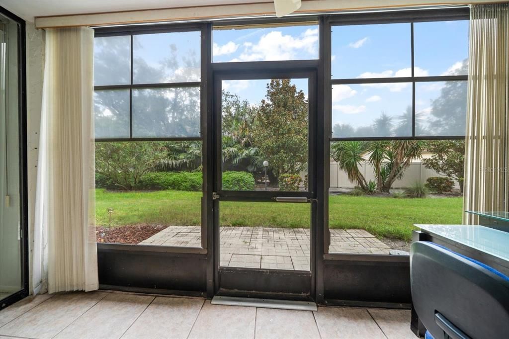 Active With Contract: $149,000 (2 beds, 2 baths, 1045 Square Feet)