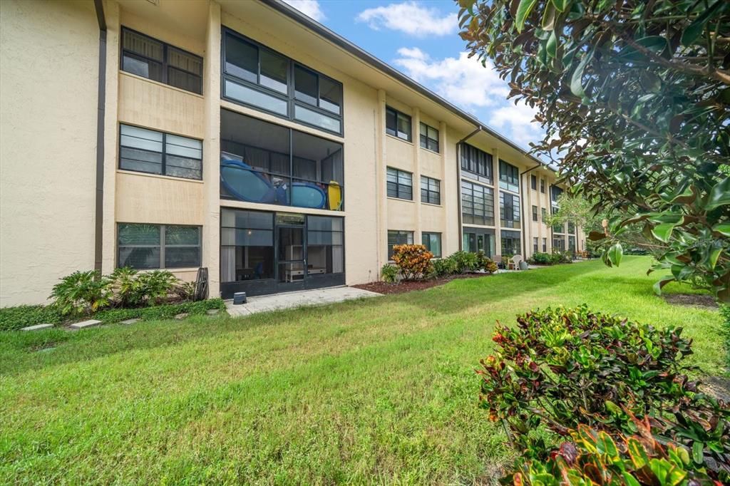 Active With Contract: $149,000 (2 beds, 2 baths, 1045 Square Feet)