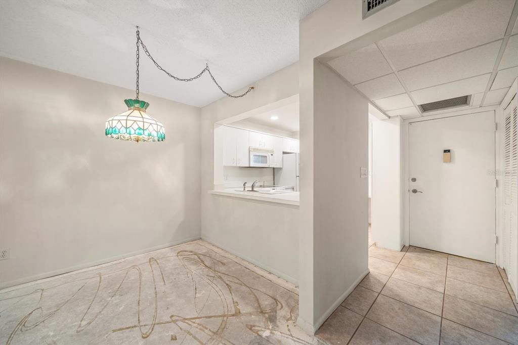 Active With Contract: $149,000 (2 beds, 2 baths, 1045 Square Feet)