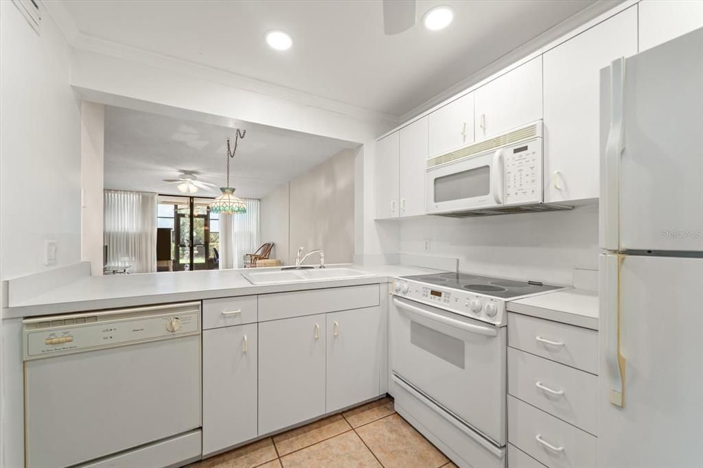 Active With Contract: $149,000 (2 beds, 2 baths, 1045 Square Feet)