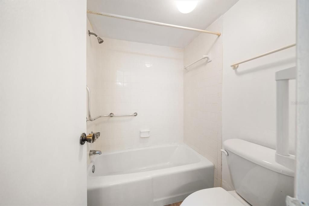 Active With Contract: $149,000 (2 beds, 2 baths, 1045 Square Feet)