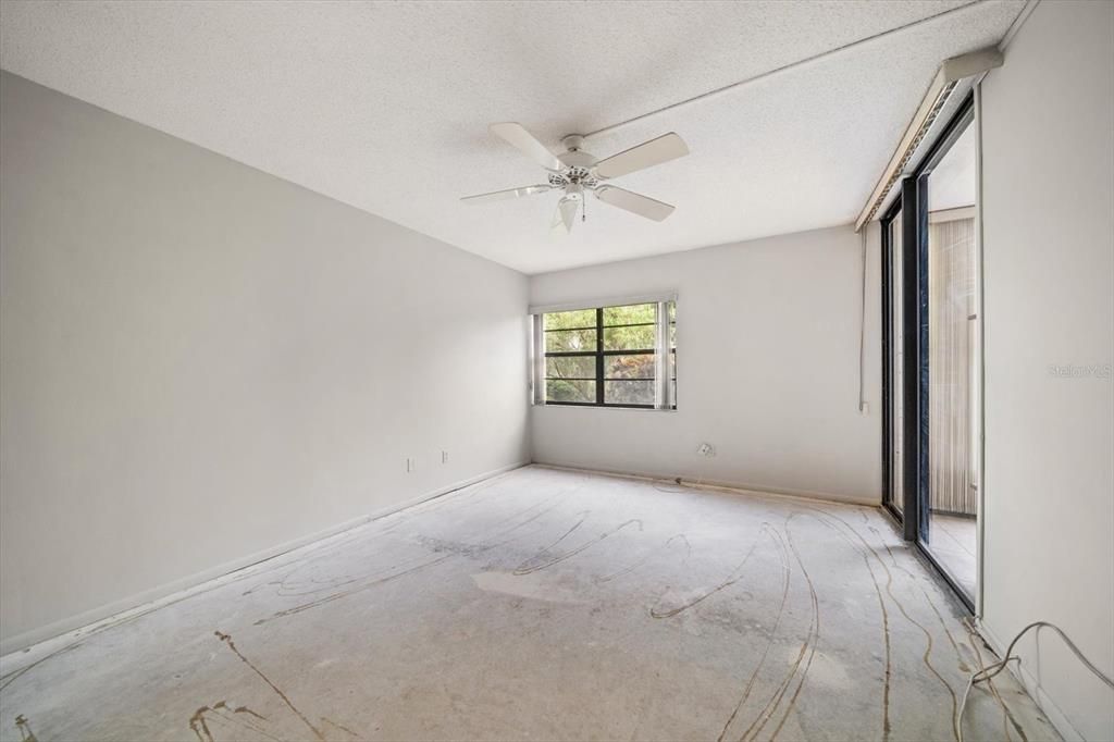 Active With Contract: $149,000 (2 beds, 2 baths, 1045 Square Feet)