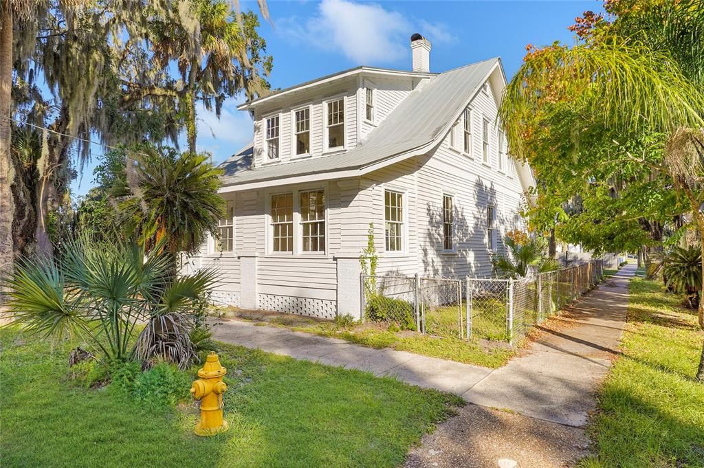 待售: $185,000 (4 贝兹, 2 浴室, 2129 平方英尺)