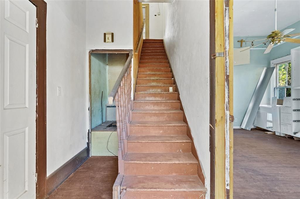 待售: $185,000 (4 贝兹, 2 浴室, 2129 平方英尺)