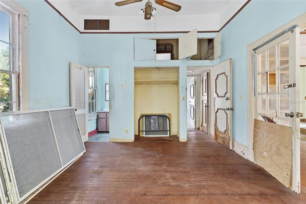 待售: $185,000 (4 贝兹, 2 浴室, 2129 平方英尺)