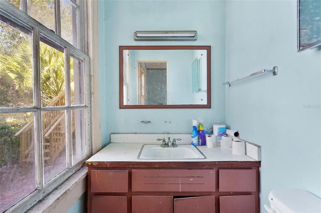 待售: $185,000 (4 贝兹, 2 浴室, 2129 平方英尺)