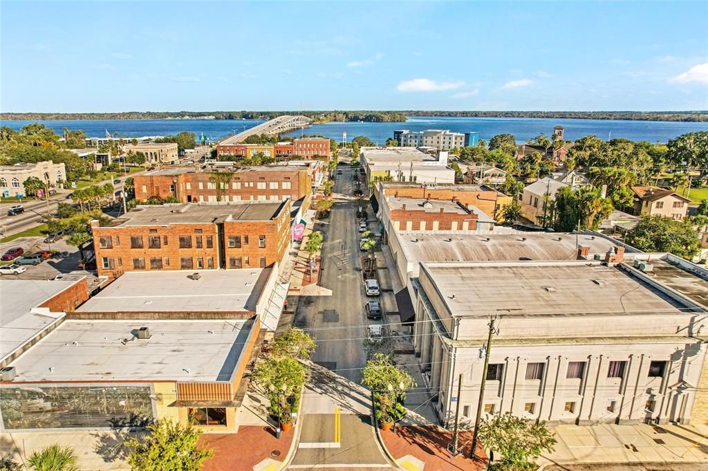 待售: $185,000 (4 贝兹, 2 浴室, 2129 平方英尺)