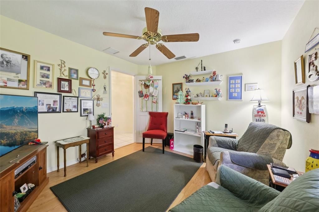 For Sale: $320,000 (3 beds, 2 baths, 1489 Square Feet)