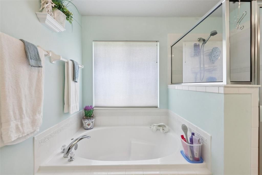 For Sale: $320,000 (3 beds, 2 baths, 1489 Square Feet)