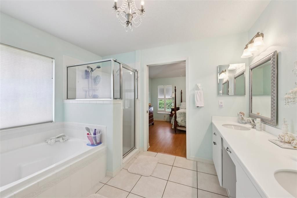 For Sale: $320,000 (3 beds, 2 baths, 1489 Square Feet)