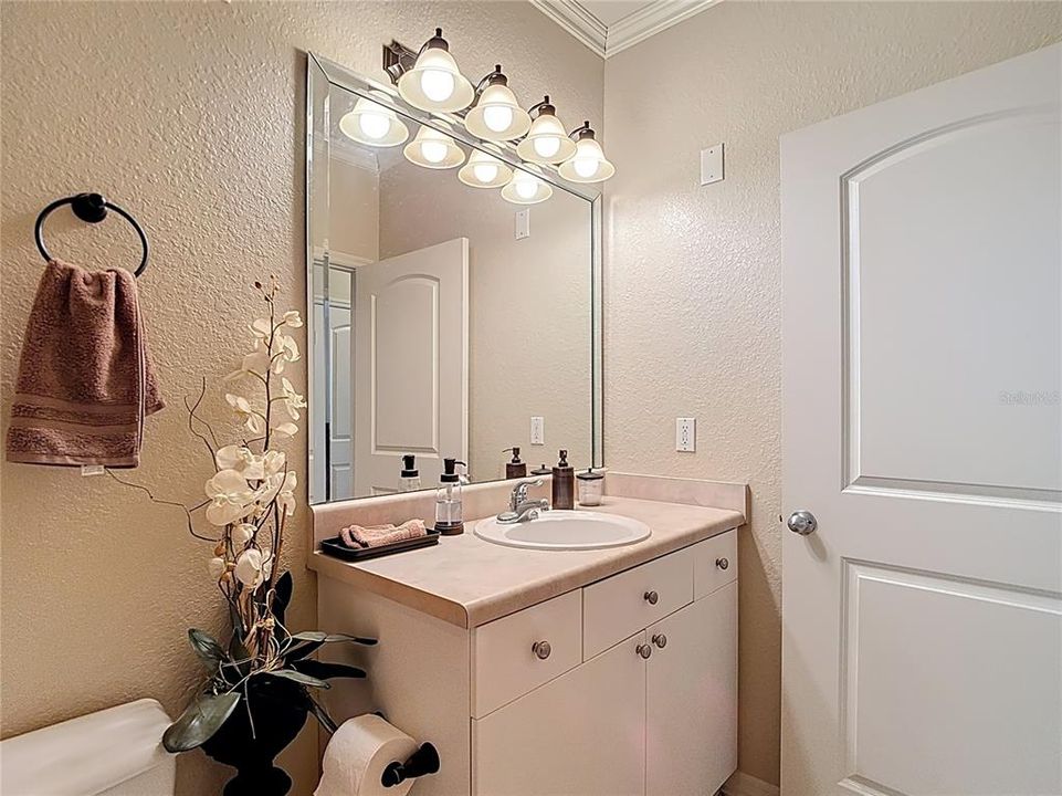 Active With Contract: $189,900 (1 beds, 1 baths, 696 Square Feet)