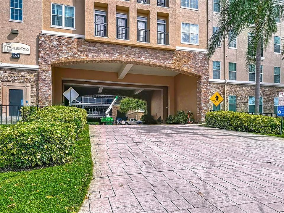 Active With Contract: $189,900 (1 beds, 1 baths, 696 Square Feet)