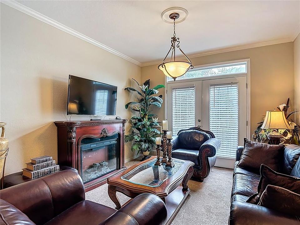 Active With Contract: $189,900 (1 beds, 1 baths, 696 Square Feet)