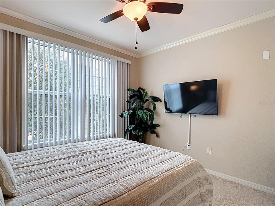 Active With Contract: $189,900 (1 beds, 1 baths, 696 Square Feet)