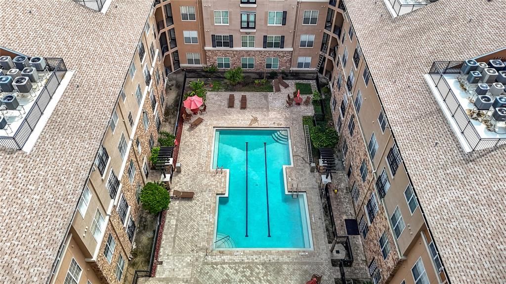 Active With Contract: $189,900 (1 beds, 1 baths, 696 Square Feet)
