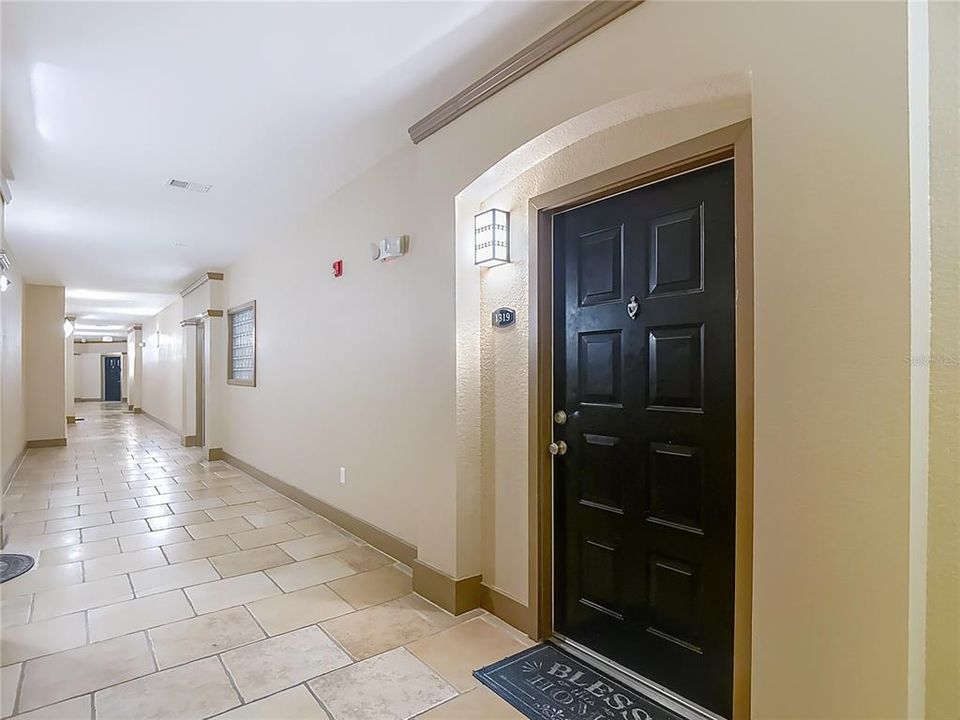 Active With Contract: $189,900 (1 beds, 1 baths, 696 Square Feet)