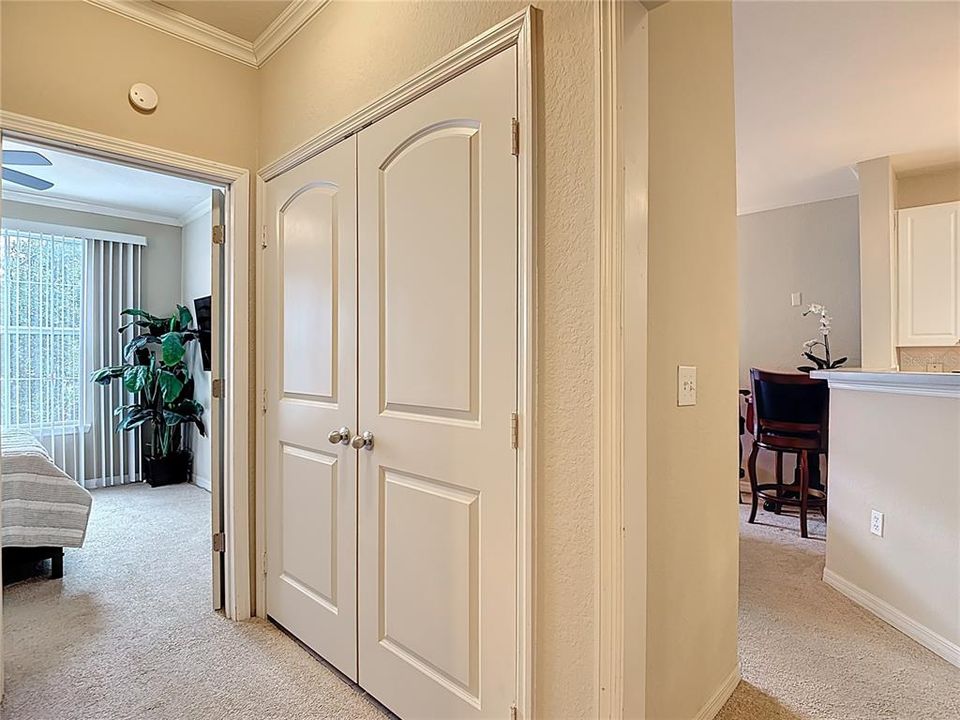 Active With Contract: $189,900 (1 beds, 1 baths, 696 Square Feet)