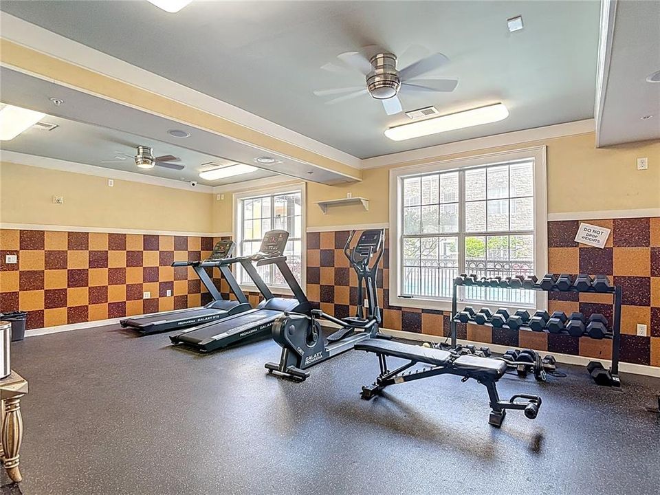 Active With Contract: $189,900 (1 beds, 1 baths, 696 Square Feet)