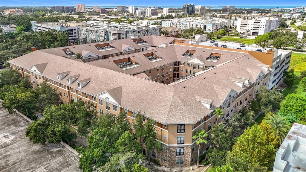 Active With Contract: $189,900 (1 beds, 1 baths, 696 Square Feet)