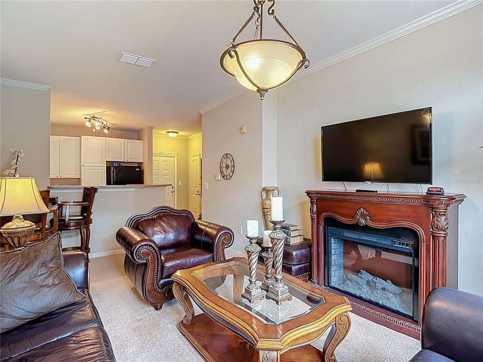 Active With Contract: $189,900 (1 beds, 1 baths, 696 Square Feet)