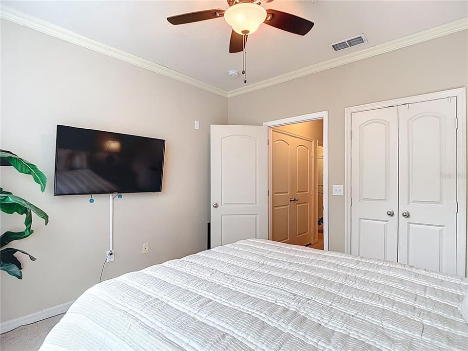 Active With Contract: $189,900 (1 beds, 1 baths, 696 Square Feet)