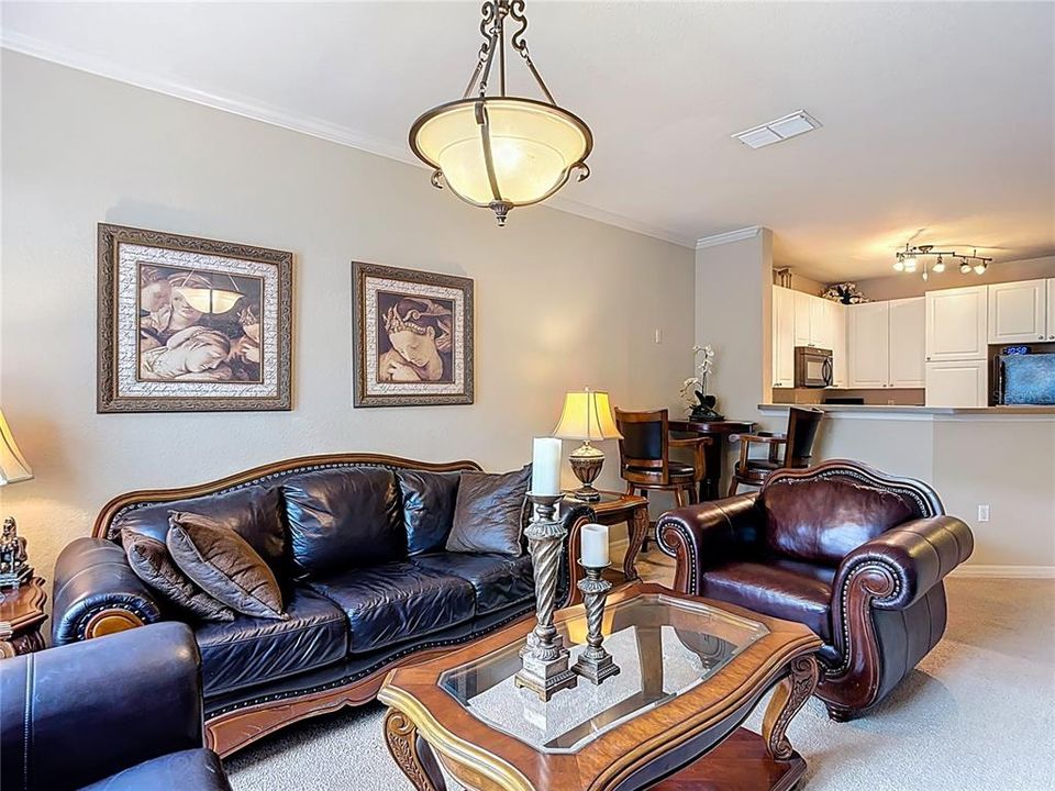 Active With Contract: $189,900 (1 beds, 1 baths, 696 Square Feet)