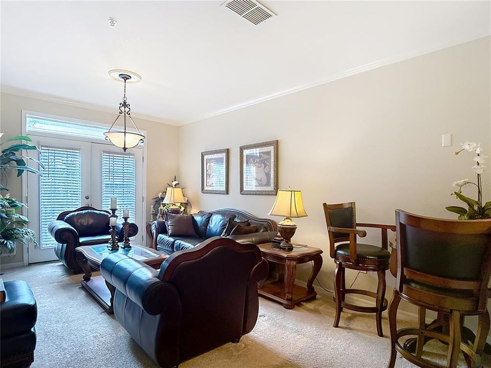 Active With Contract: $189,900 (1 beds, 1 baths, 696 Square Feet)