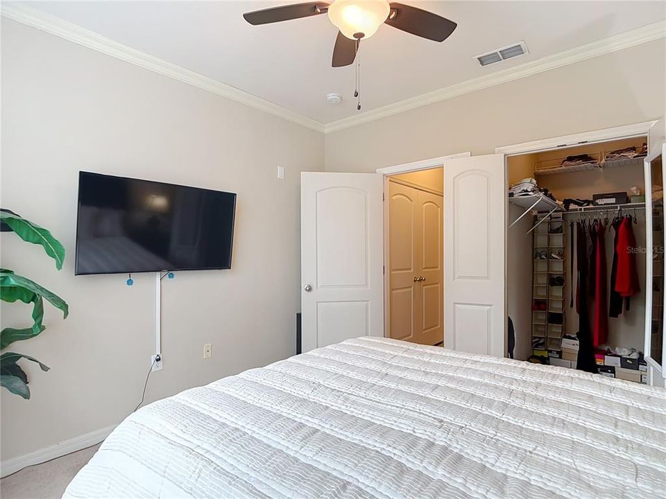 Active With Contract: $189,900 (1 beds, 1 baths, 696 Square Feet)