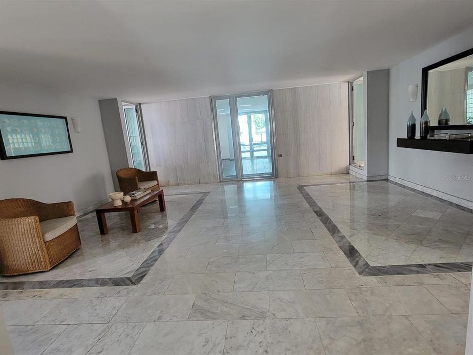 合同活跃: $585,000 (2 贝兹, 2 浴室, 1353 平方英尺)