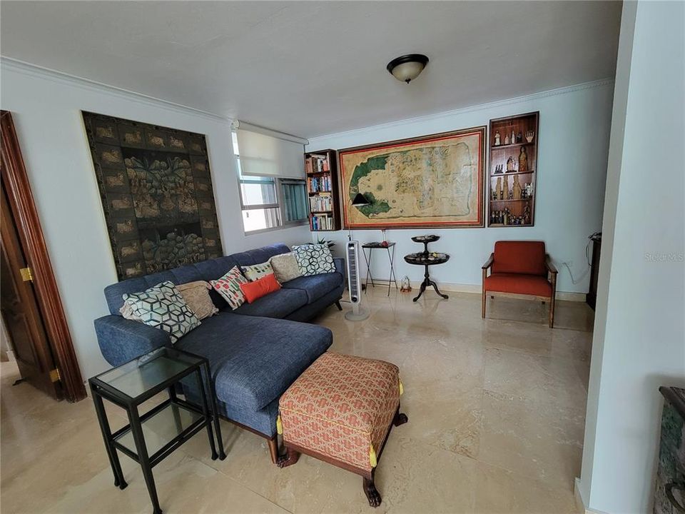 合同活跃: $585,000 (2 贝兹, 2 浴室, 1353 平方英尺)