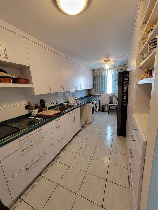 合同活跃: $585,000 (2 贝兹, 2 浴室, 1353 平方英尺)