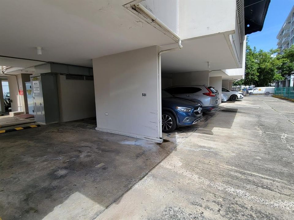 合同活跃: $585,000 (2 贝兹, 2 浴室, 1353 平方英尺)