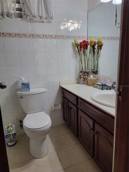 合同活跃: $585,000 (2 贝兹, 2 浴室, 1353 平方英尺)