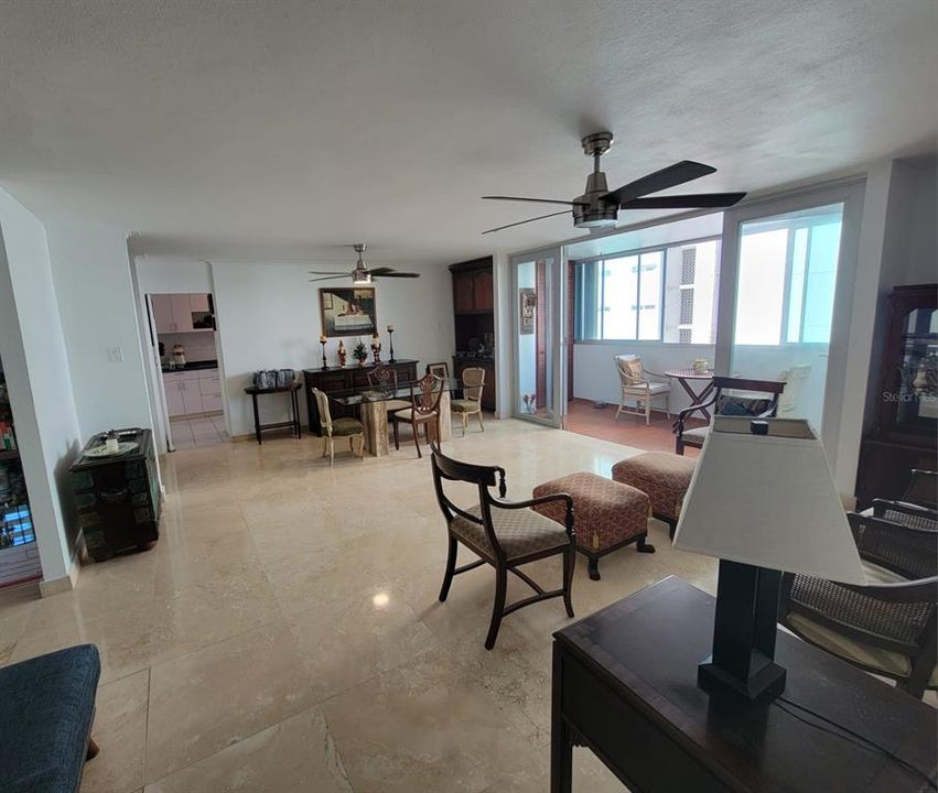 合同活跃: $585,000 (2 贝兹, 2 浴室, 1353 平方英尺)