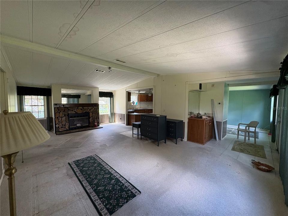 For Sale: $224,900 (3 beds, 2 baths, 1728 Square Feet)