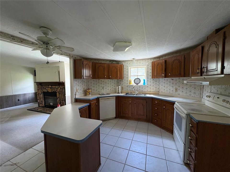 For Sale: $224,900 (3 beds, 2 baths, 1728 Square Feet)