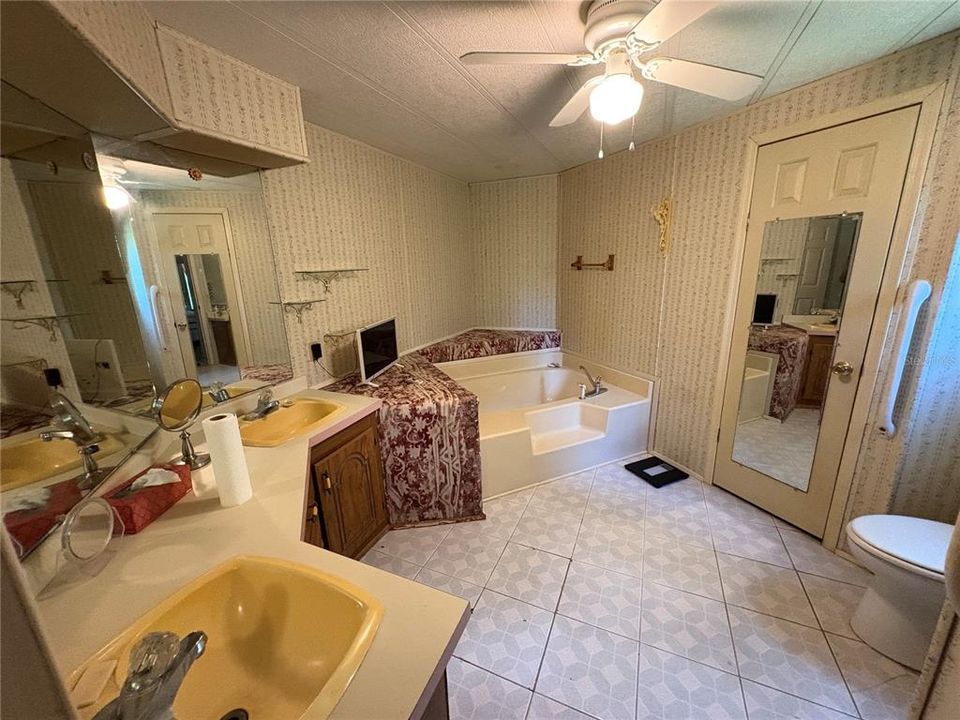 For Sale: $224,900 (3 beds, 2 baths, 1728 Square Feet)