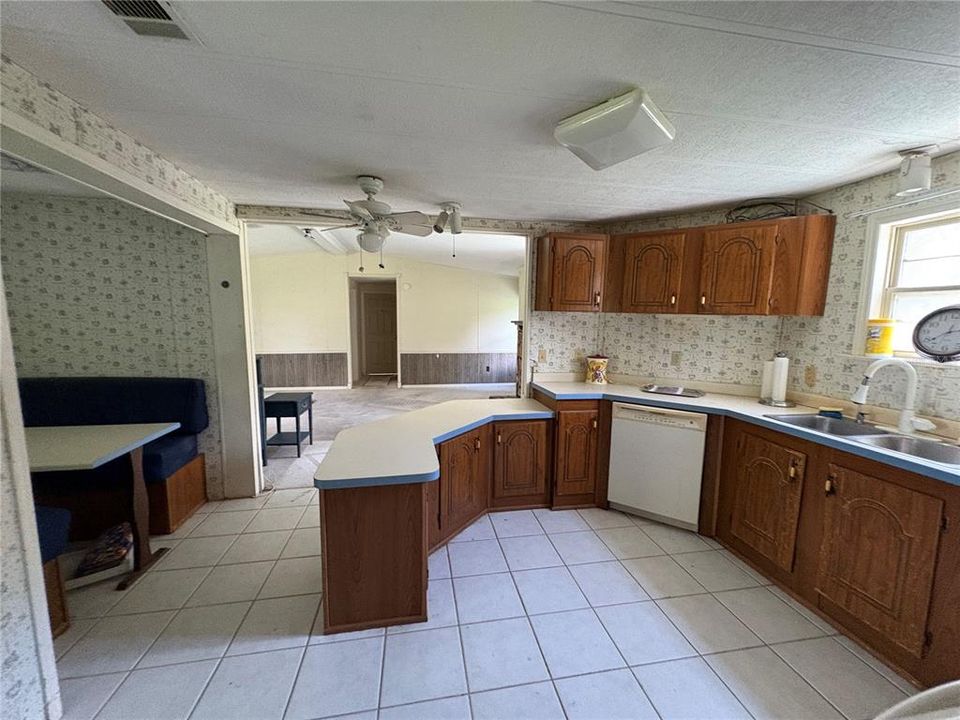 For Sale: $224,900 (3 beds, 2 baths, 1728 Square Feet)