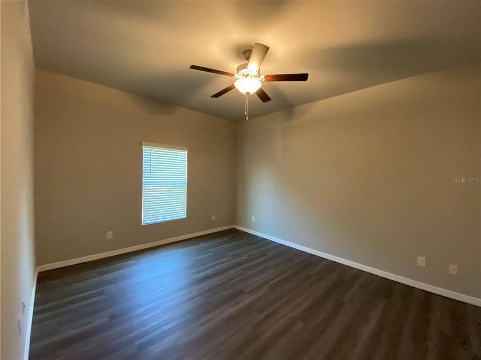 Под контрактом: $1,695 (3 спален, 2 ванн, 1601 Квадратных фут)