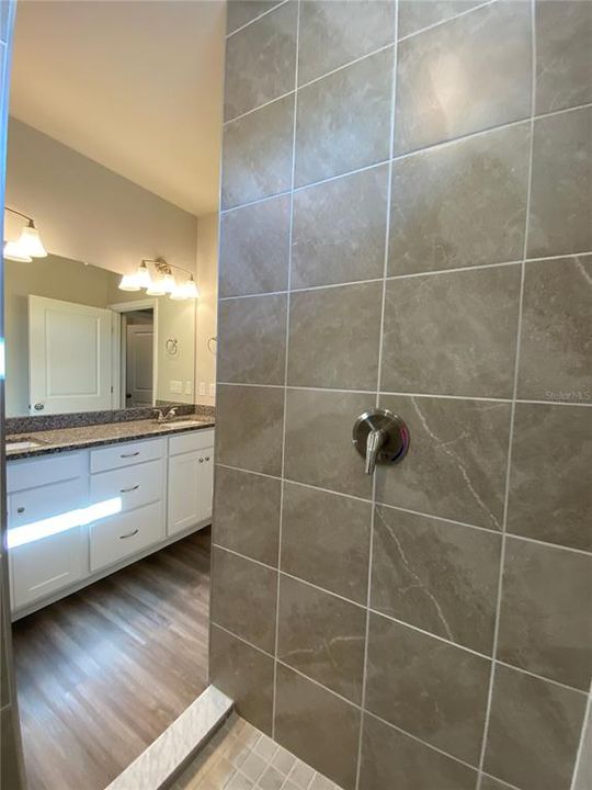 Под контрактом: $1,695 (3 спален, 2 ванн, 1601 Квадратных фут)