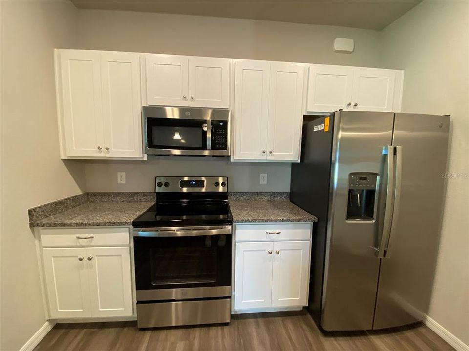 Под контрактом: $1,695 (3 спален, 2 ванн, 1601 Квадратных фут)